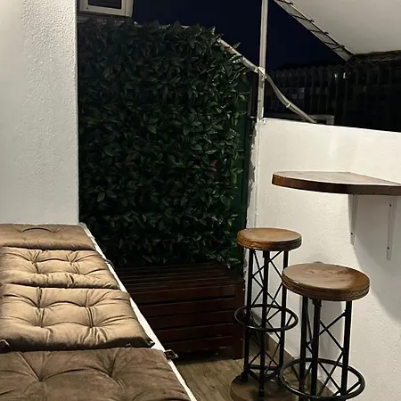 Cozy Wood Themed Studio Sky Bar Free Minibar Bucarest Extérieur photo