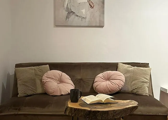 Cozy Wood Themed Studio Sky Bar Free Minibar