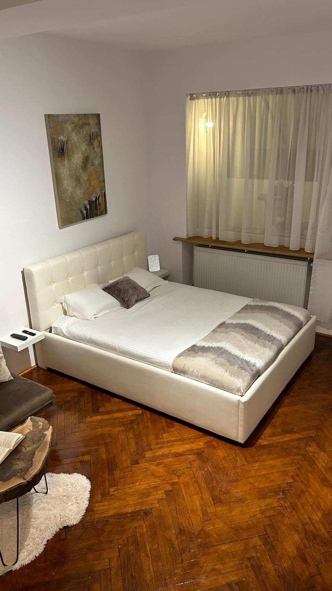 Cozy Wood Themed Sky Bar Free Minibar Appartement *