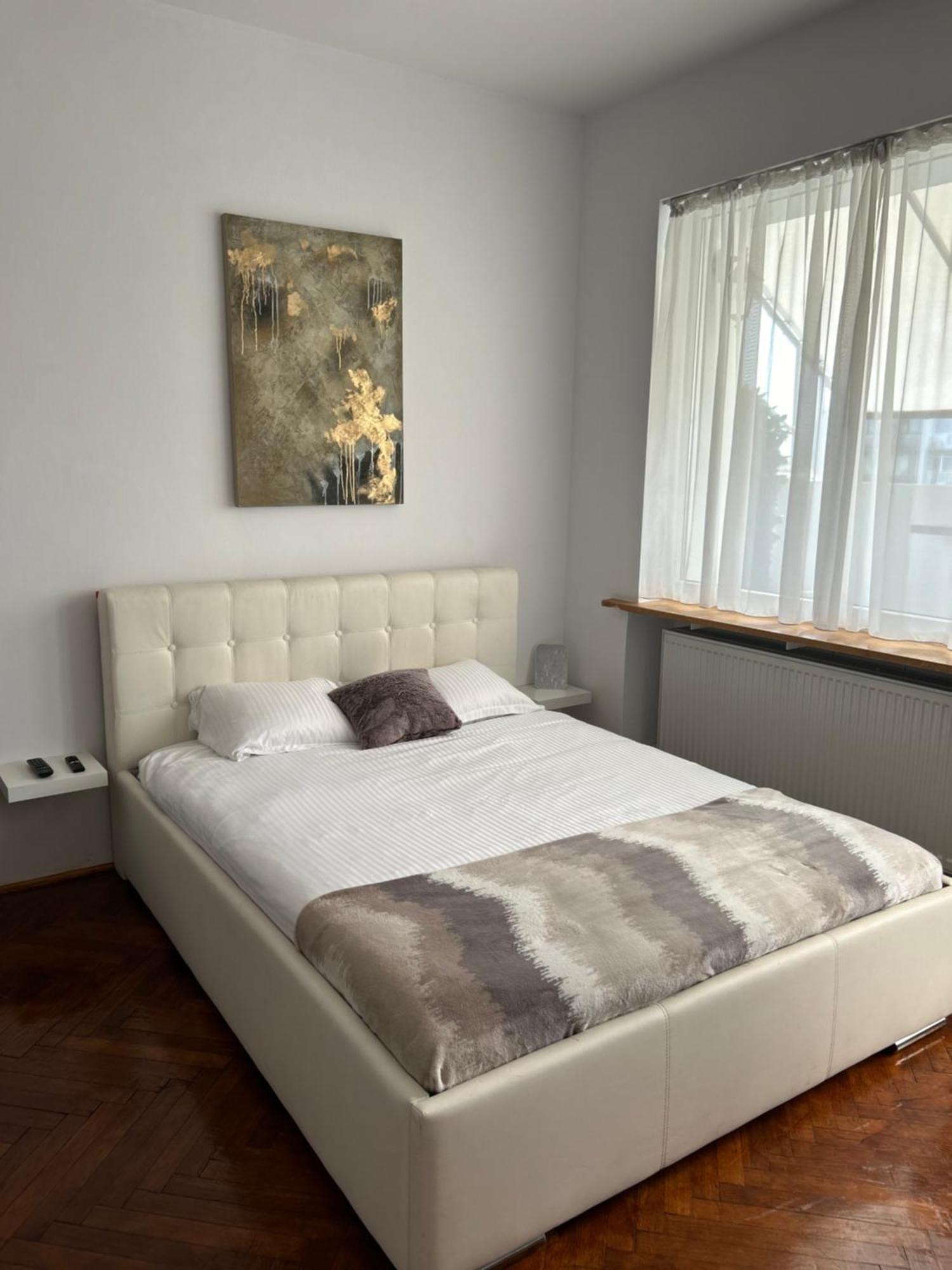 Cozy Wood Themed Sky Bar Free Minibar * Bucarest